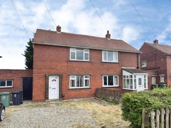 2 bed property, in Buttershaw Lane, £145,000