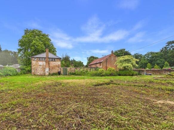 3 bed property, in Lynn Road, £345,000