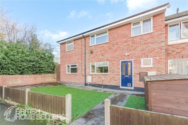 5 bed property, in Overcross, £320,000