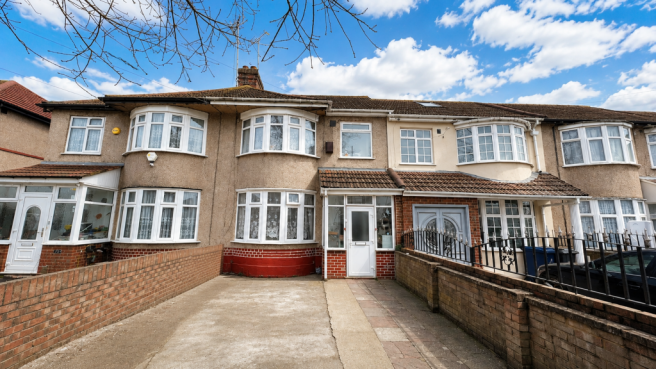 3 bed property, in Rosecroft Road, £534,950