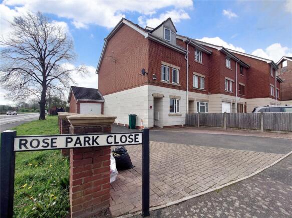 4 bed property, in Rose Park Close, £562,500