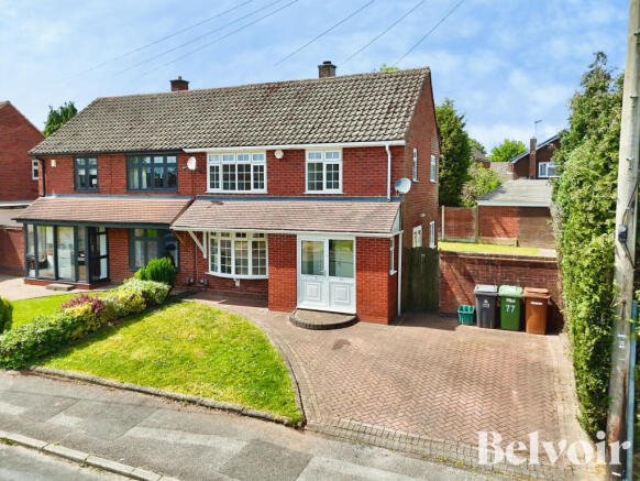 3 bed property, in Garden Crescent, £260,000