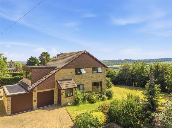 4 bed property, in Vine Close, £650,000
