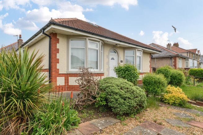 2 bed property, in Twemlow Parade, £325,000