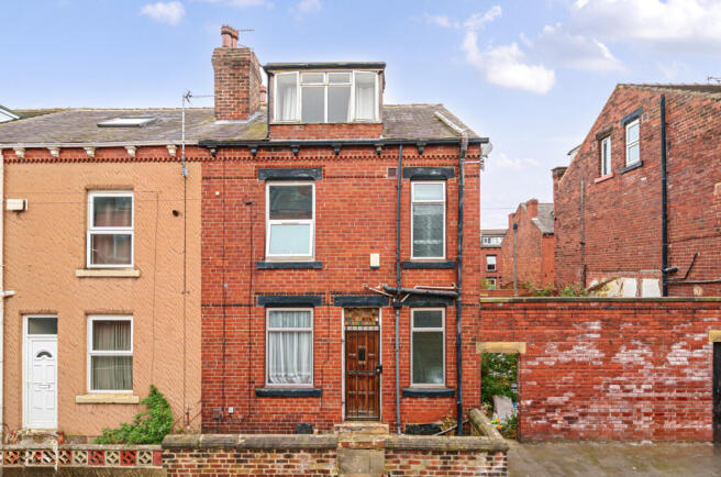 2 bed property, in Edinburgh Place, £120,000