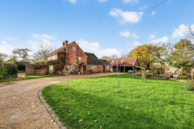 5 bed property, in LOWER UPHAM, £1,200,000
