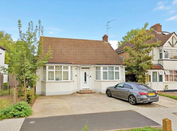 3 bed property, in Eton Avenue, £675,000