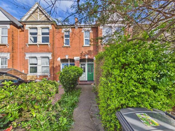2 bed property, in Shelbourne Road, £425,000