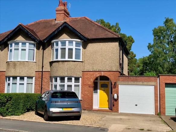 3 bed property, in Stacey Avenue, £475,000