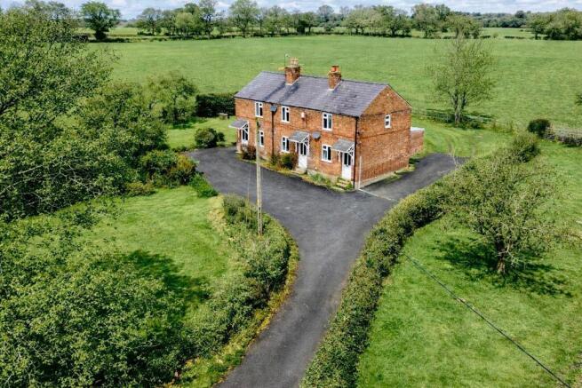 6 bed property, in Old Hall Lane, £899,000