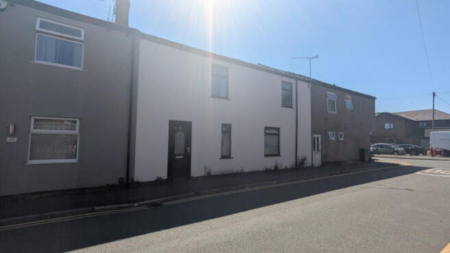 3 bed property, in Loch Street, £135,000