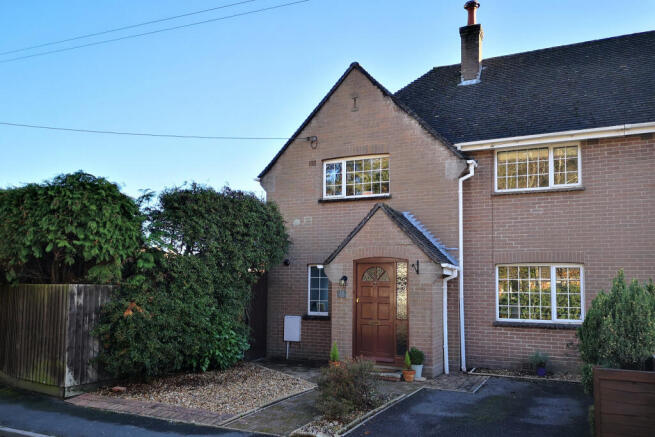 3 bed property, in Tyneham Close, £385,000
