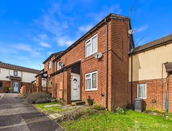 2 bed property, in Roxburghe Close, £254,000