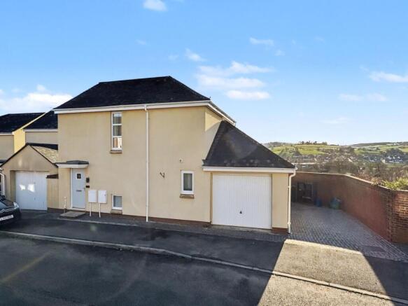 4 bed property, in Oakfields, £355,000