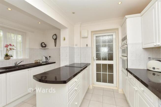 4 bed property, in Greenfinches, £600,000