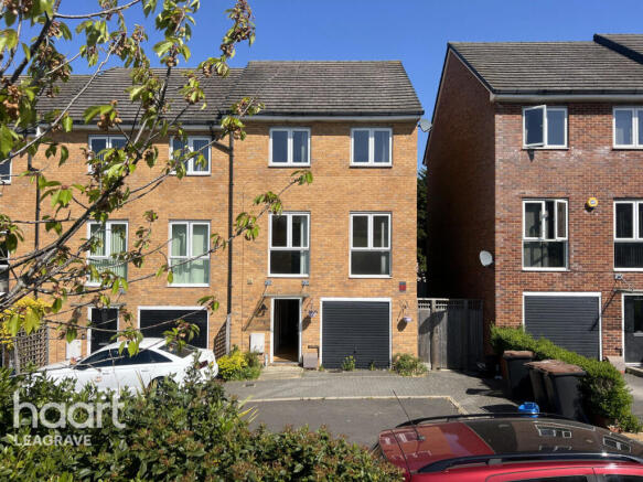 5 bed property, in Challney Gardens, £400,000