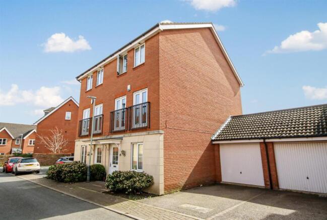 4 bed property, in Horn Pie Road, £260,000