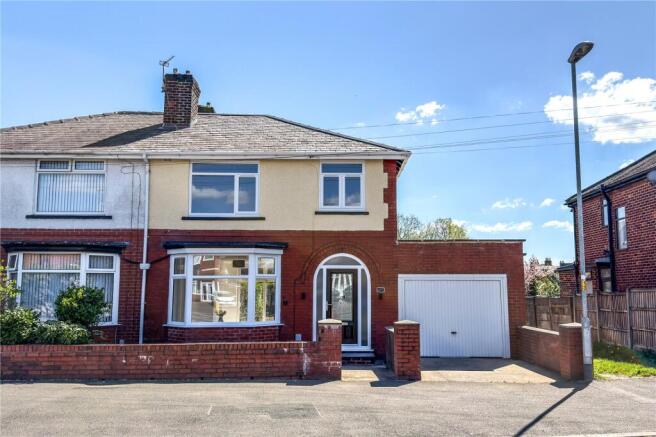 3 bed property, in Hollinwood Avenue, £300,000