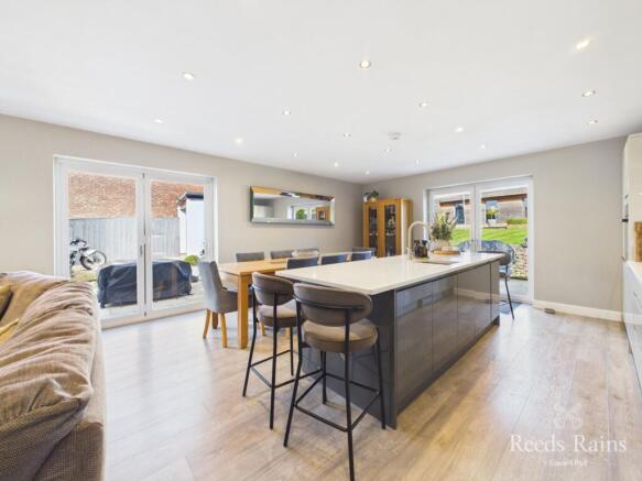 4 bed property, in Spring Lane, £580,000