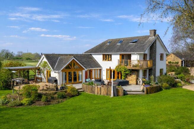 5 bed property, in Brookfields Farm, £1,750,000