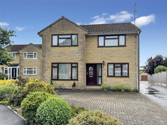 3 bed property, in Nursery Gardens, £325,000