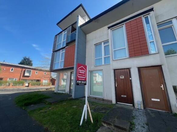 1 bed property, in 22 Bell Crescent, £110,000