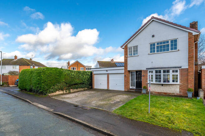 3 bed property, in Oakleys, £399,950