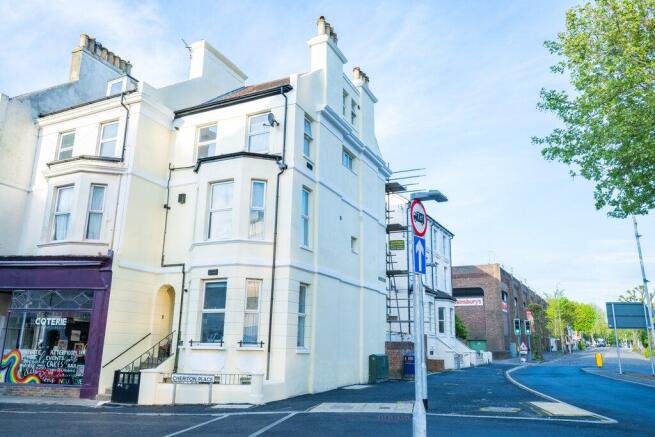 1 bed property, in Cheriton Place, £140,000