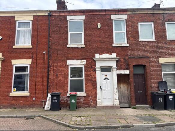 3 bed property, in Milner Street, £100,000