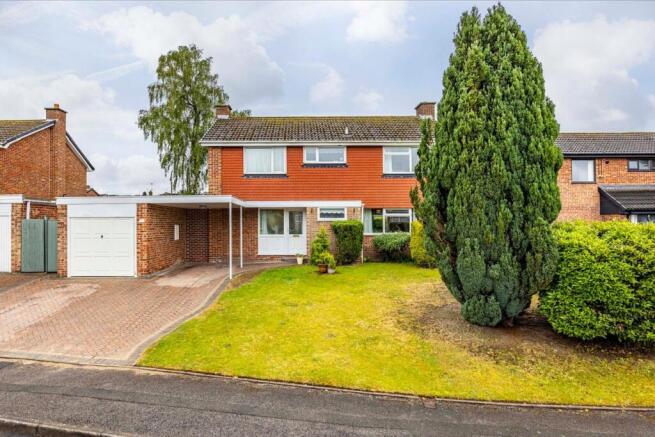 4 bed property, in The Birches, £425,000