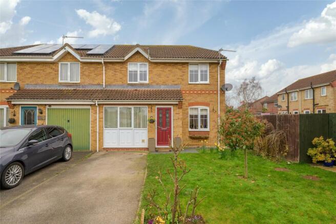 3 bed property, in Oak Road, £200,000