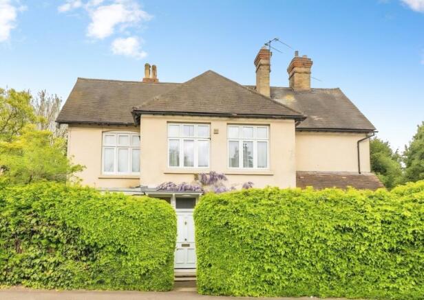 5 bed property, in The Avenue, £875,000