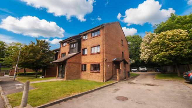 2 bed property, in Tudor Close, £225,000