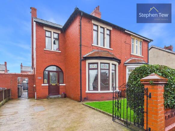3 bed property, in St. Ives Avenue, £220,000