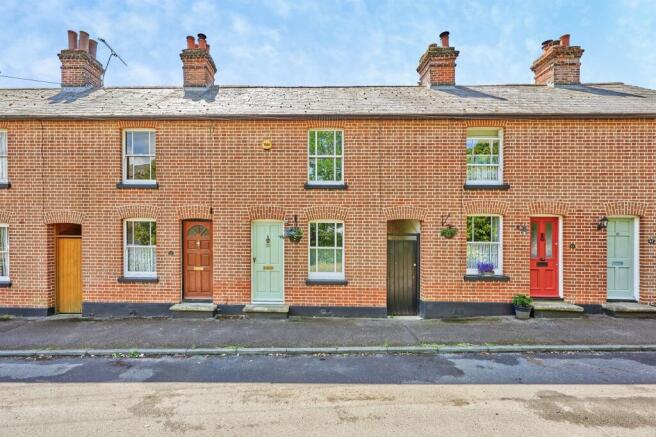 2 bed property, in Bentfield Green, £350,000