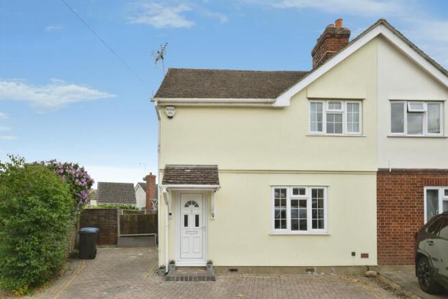 2 bed property, in Primley Lane, £400,000