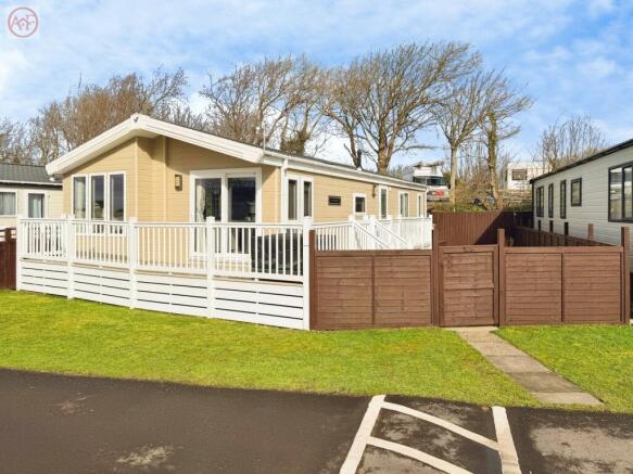 2 bed property, in Berrow Road, £125,000