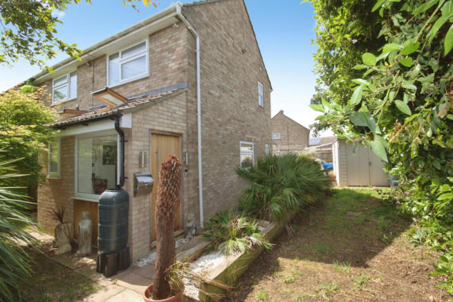 3 bed property, in Coolidge Gardens, £325,000