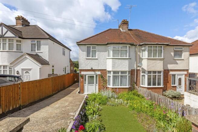 3 bed property, in Healey Avenue, £425,000
