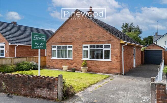 2 bed property, in Wood Green, £200,000