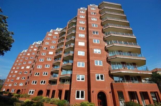 3 bed property, in Manor Road, £200,000