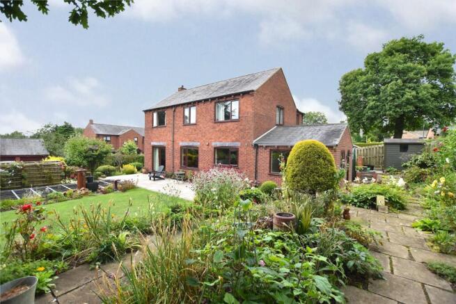 4 bed property, in Village Gardens, £650,000