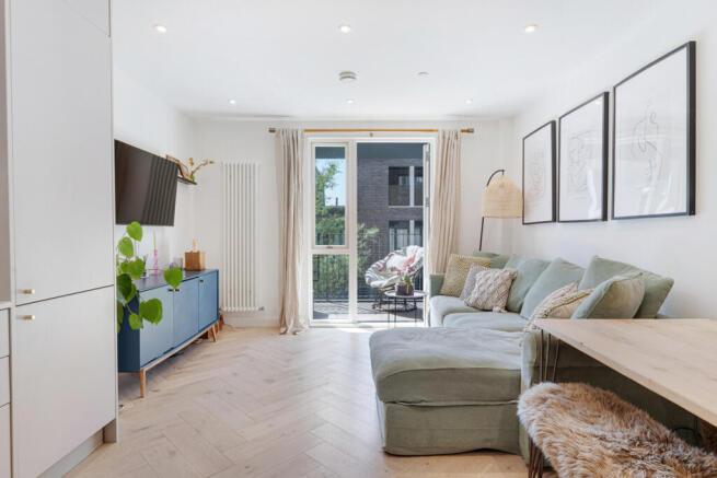 1 bed property, in Ravensbury Terrace, £430,000