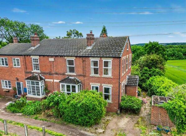 3 bed property, in Lowfield Road, £450,000