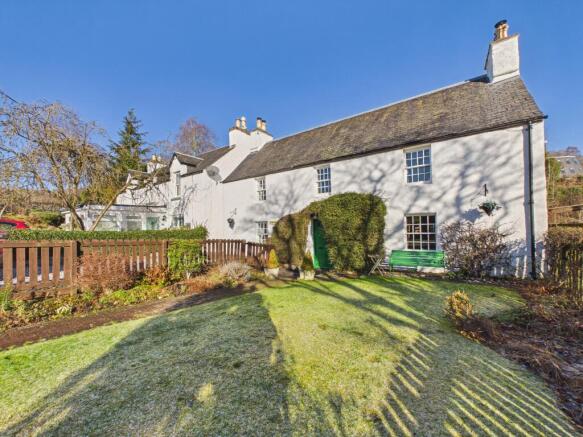 5 bed property, in Greenlea, £550,000