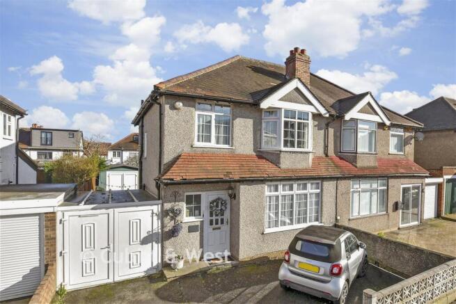 3 bed property, in Butter Hill, £575,000