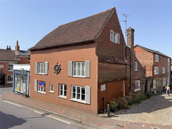 4 bed property, in Petworth, £325,000