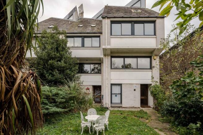 6 bed property, in Ferry Street, £1,638,000