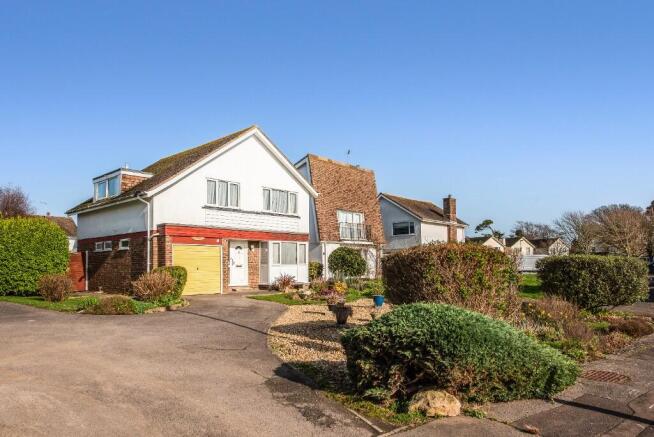 4 bed property, in Dryad Way, £395,000