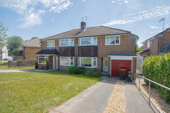 3 bed property, in Rees Close, £300,000